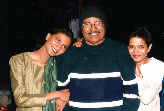 Gauri Lankesh (right) poses for a picture alongside her sister Kavitha and father, P Lankesh. Photo courtesy of Kavitha Lankesh.