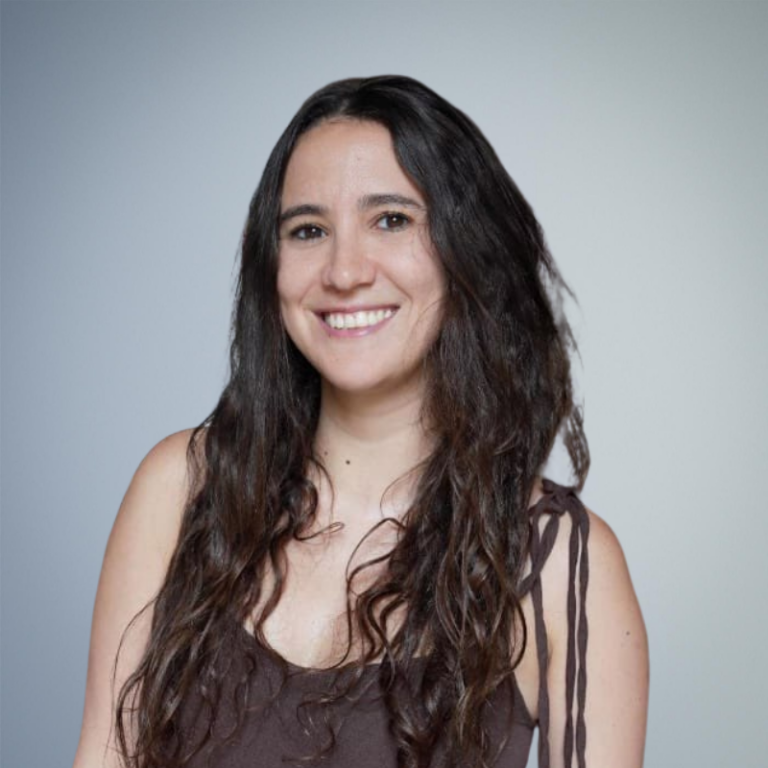 Claudia Smolansky(1)